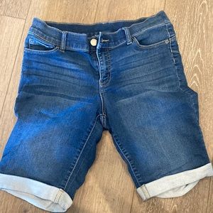 Juicy Couture Bermuda Jean shorts with stretch size 6